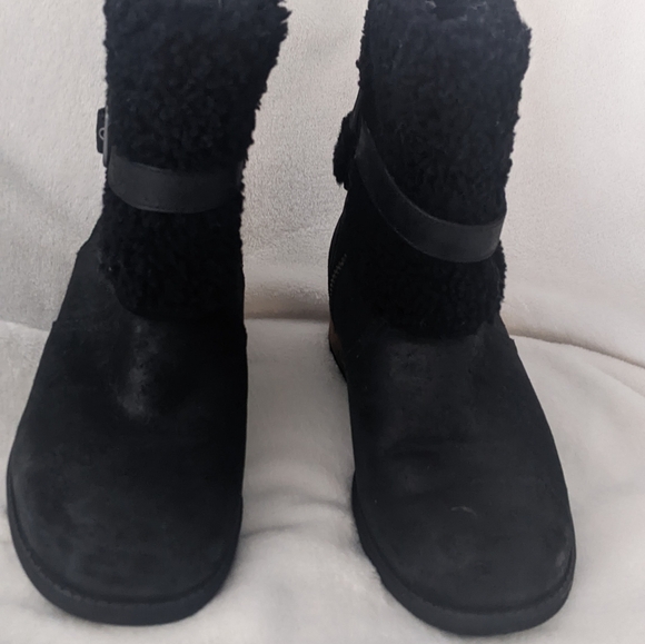 UGG Women's Blayre II Buckle Sheepskin Collared Boot - Picture 1 of 5